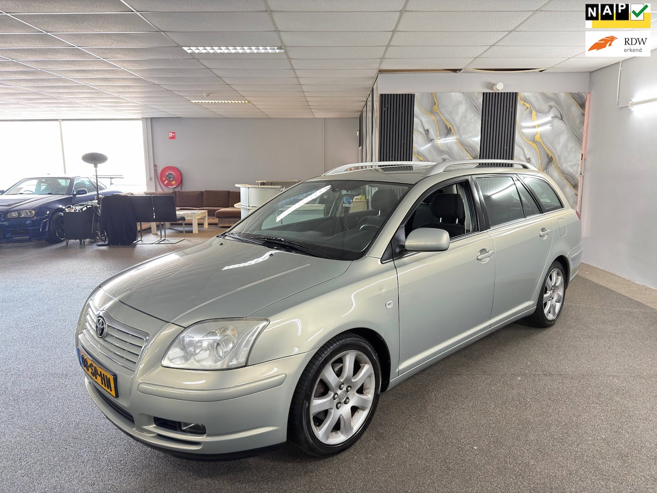 Toyota Avensis Wagon - 2.0 VVTi Linea Luna Apk Nieuw,Clima,Cruise,Parksensor,Trekhaak,Lm velgen,2 sleutels!! - AutoWereld.nl