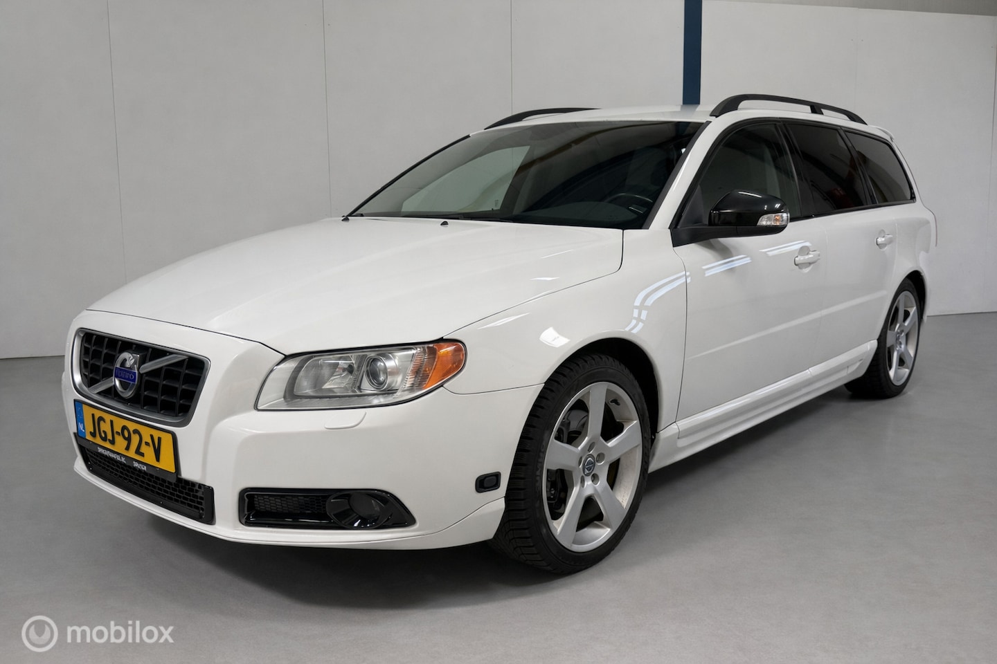 Volvo V70 - 2.5FT R-design AUTOMAAT / LEER - AutoWereld.nl