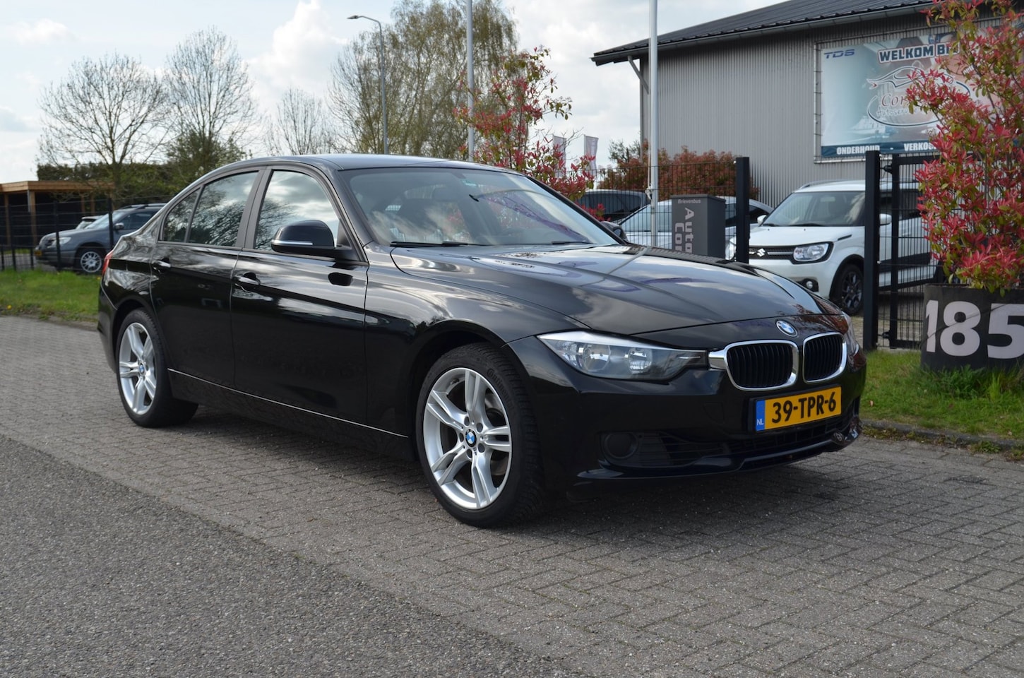 BMW 3-serie - 320i Clima|Trekhaak|Cruise - AutoWereld.nl