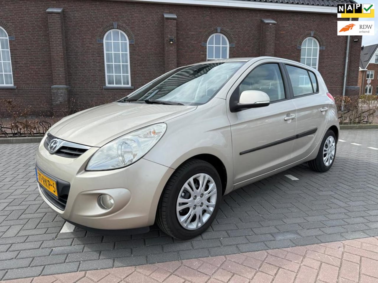 Hyundai i20 - 1.2i i-Motion 5 DRS/AIRCO/TREKHAAK/2011/RIJKLAAR !! - AutoWereld.nl