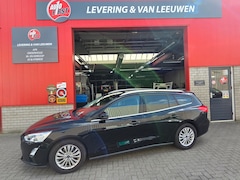 Ford Focus Wagon - 1.5 EcoBoost Titanium Automaat/ Trekhaak/ Parkeersensoren achter/ Stoel en voorruit verwar
