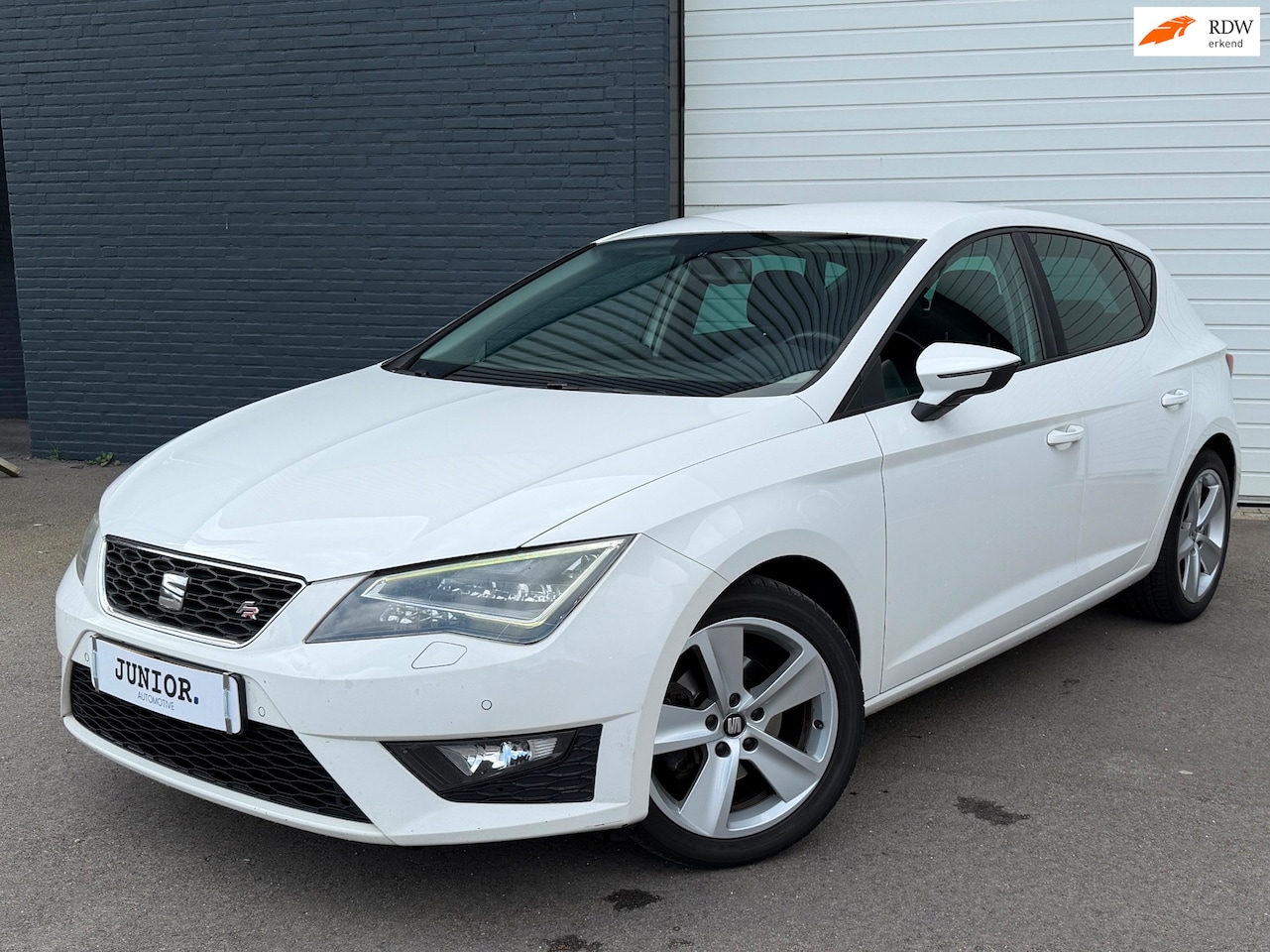 SEAT Leon - 1.4 TSI FR Business CRUISE/VOLONDERHOUD/RODESTICKSELS/BLUETOOTH/ - AutoWereld.nl