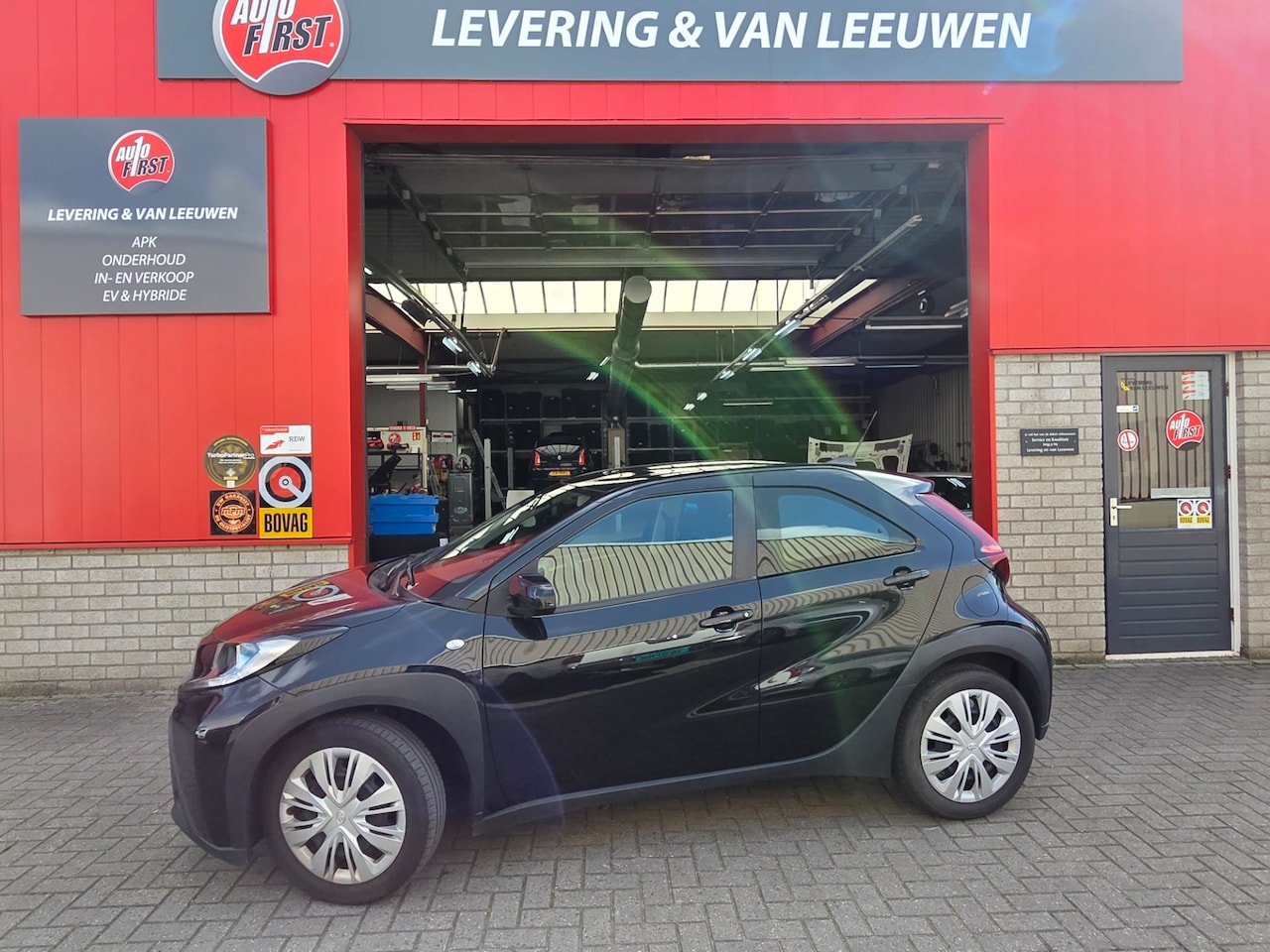 Toyota Aygo X - 1.0 VVT-i MT play Achteruitrijcamera/ Airco/ Apple Carplay-Android auto/ Rijklaarprijs! - AutoWereld.nl