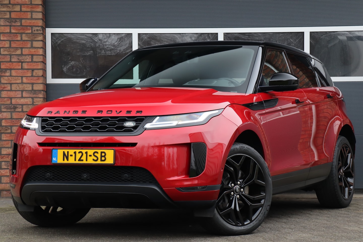 Land Rover Range Rover Evoque - 2.0 P250 AWD R-Dynamic S 2.0 P250 AWD R-Dynamic S Pano, Leder - AutoWereld.nl