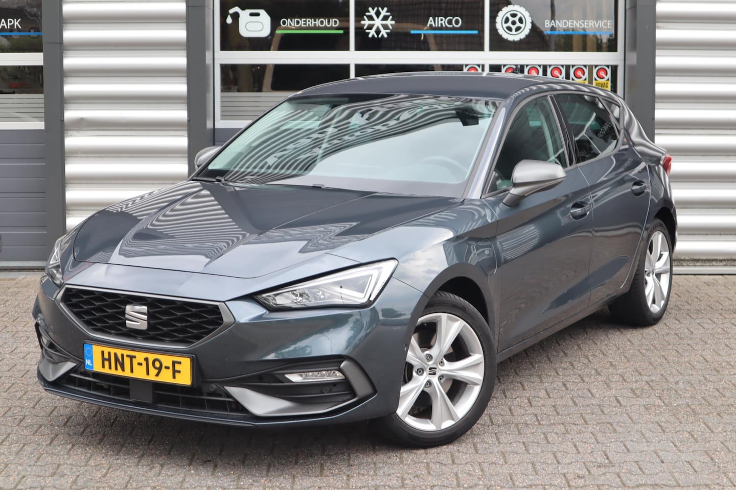 SEAT Leon Sportstourer - 1.4 TSI eHybrid PHEV FR Business Intense 1.4 TSI eHybrid PHEV FR Business Intense - AutoWereld.nl