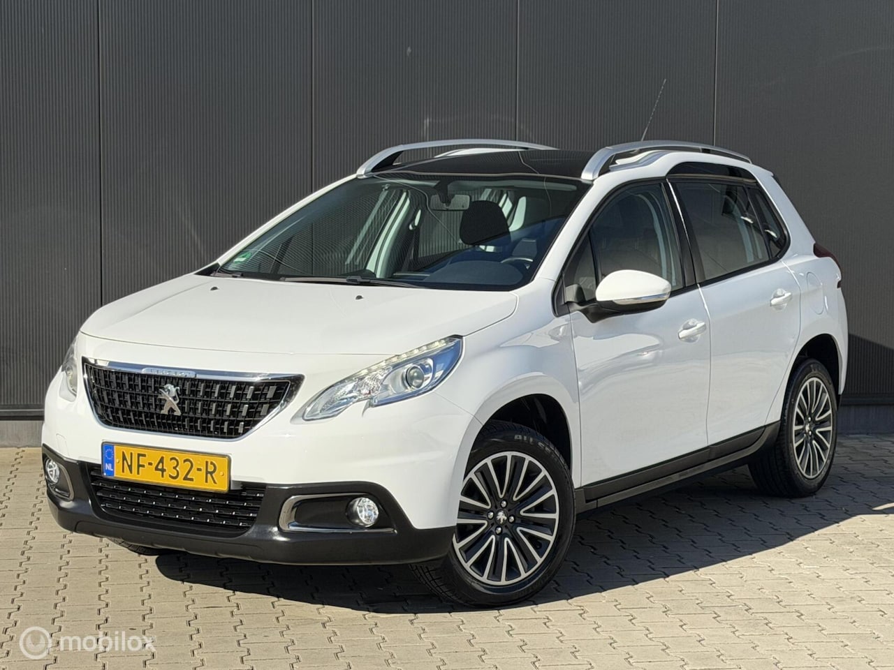 Peugeot 2008 - 1.2 82PK Active | AUTOMAAT | NAVI | CARPLAY | - AutoWereld.nl