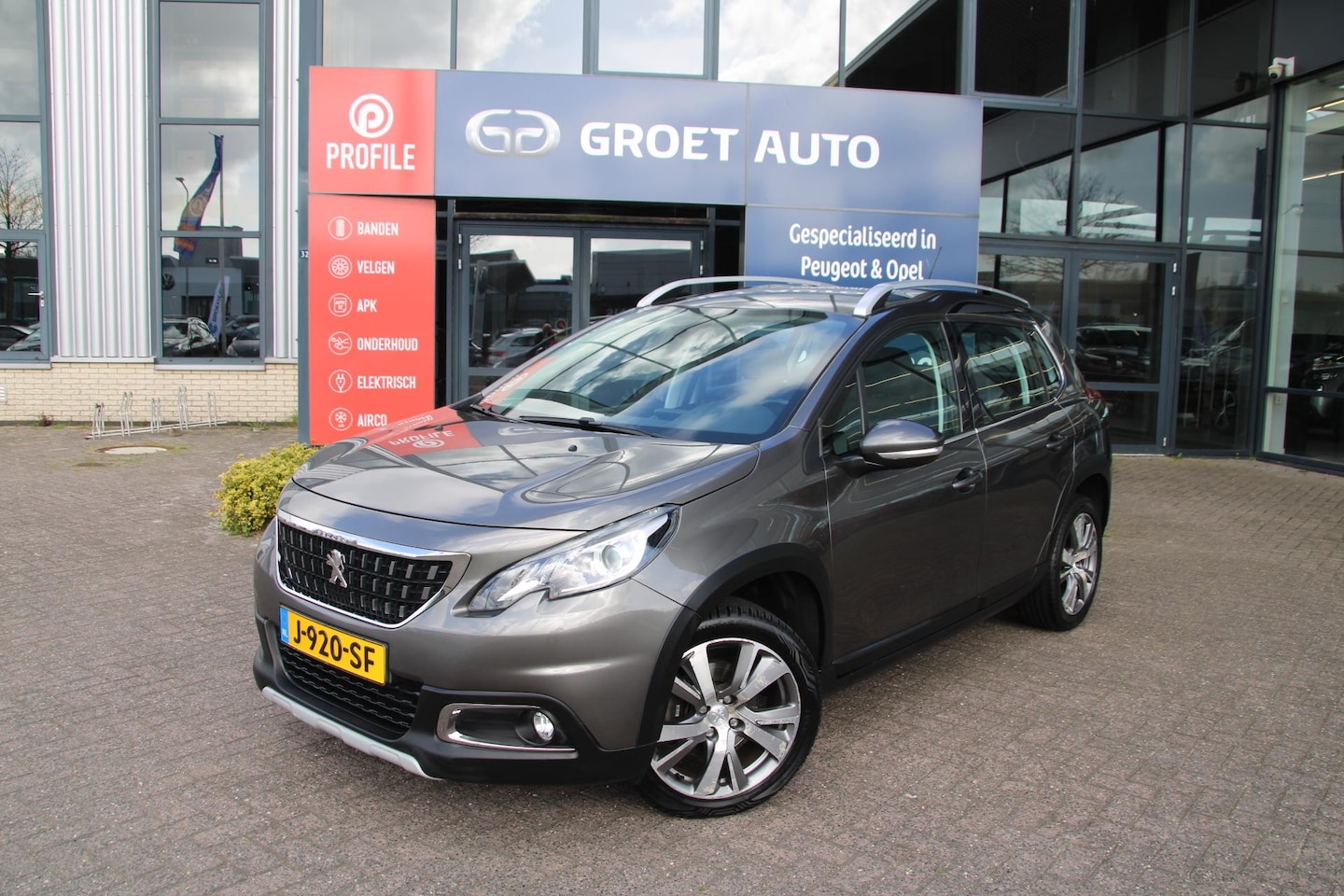 Peugeot 2008 - 1.2 PureTech 110pk Allure Automaat Airco Navi Trekhaak 63.468km - AutoWereld.nl