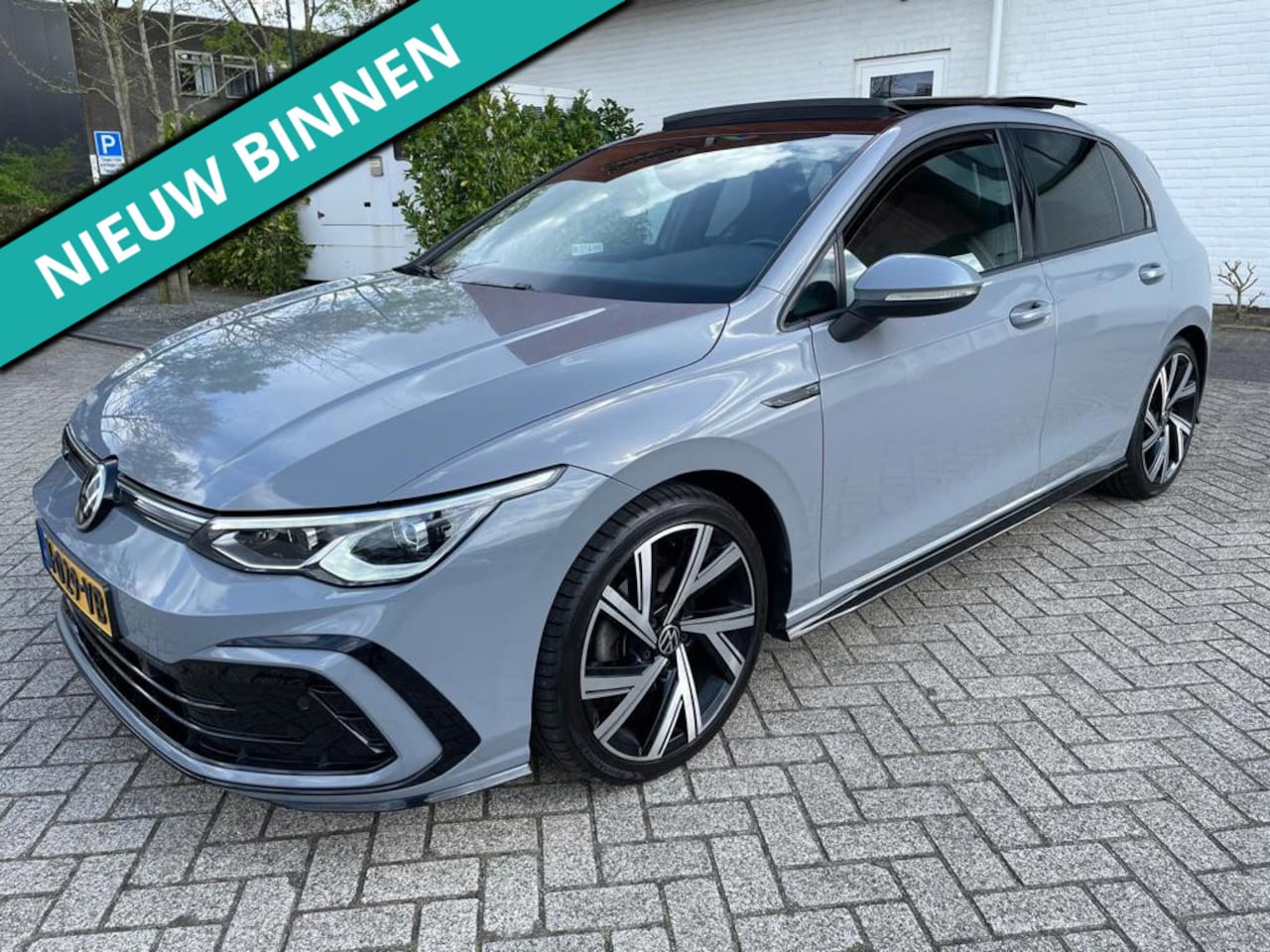 Volkswagen Golf - 1.5 eTSI 3x R-Line Pano automaat nardo grey 190 PK - AutoWereld.nl