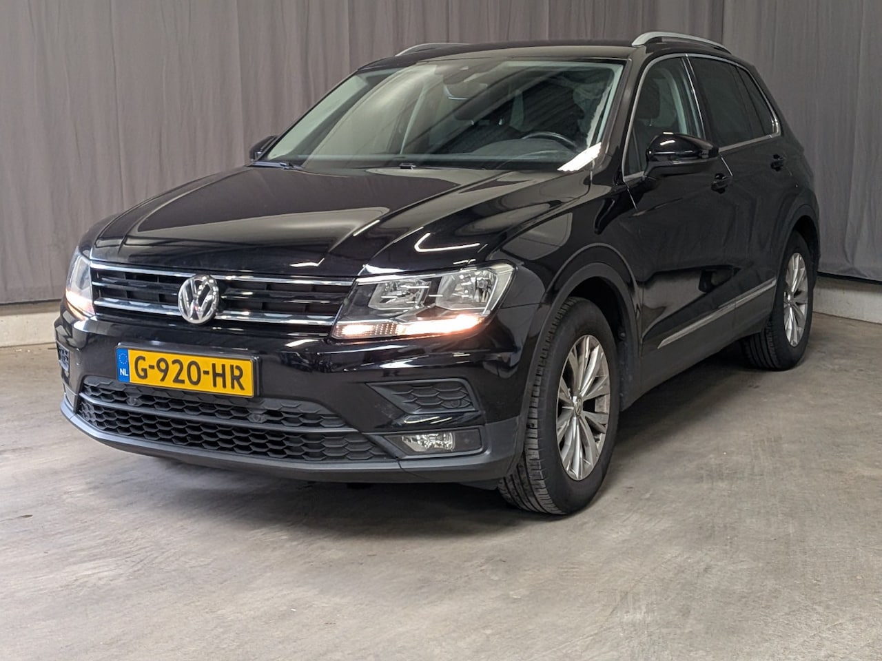 Volkswagen Tiguan - 1.5 TSI 150 pk ACT Comfortline Business | Achterbank in delen neerklapbaar | Achterklep el - AutoWereld.nl
