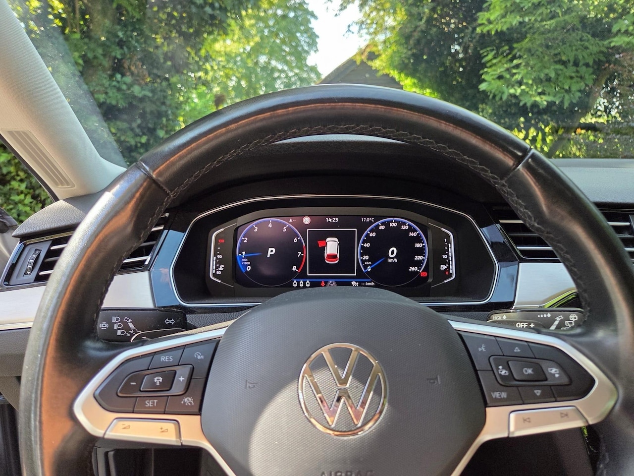 Volkswagen Passat - 1.5 TSI R-Line Business + 150pk Adaptieve Cruise | Elektrische Achterklep | Stoelverwarmin - AutoWereld.nl