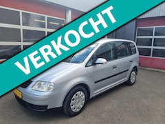 Volkswagen Touran - 7-persoons 1.6 Trendline met ruilmotor +/- 140000km en trekhaak