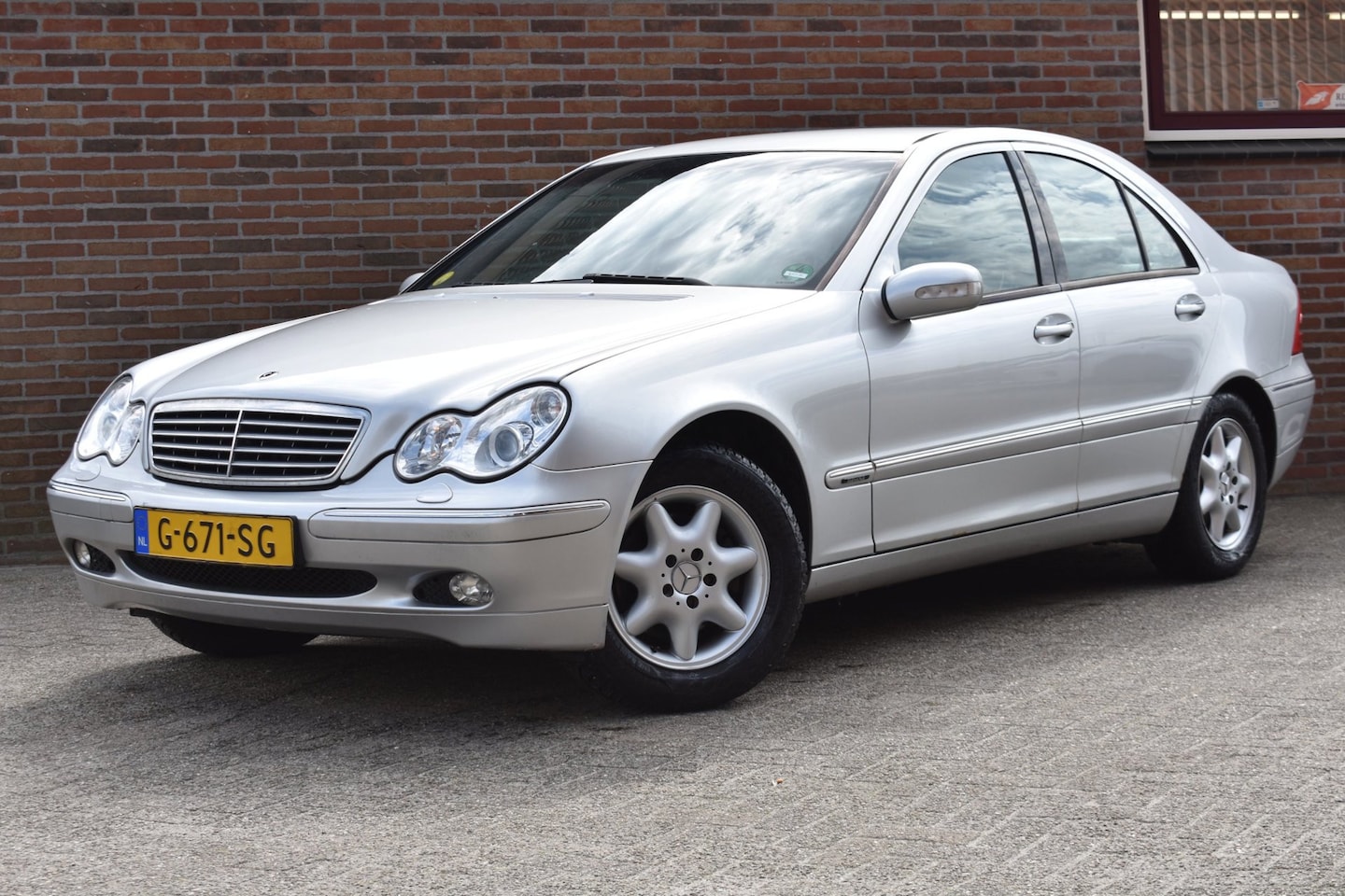 Mercedes-Benz C-klasse - 180 K. Classic '04 03-2027 APK Leder Airco Inruil mogelijk - AutoWereld.nl