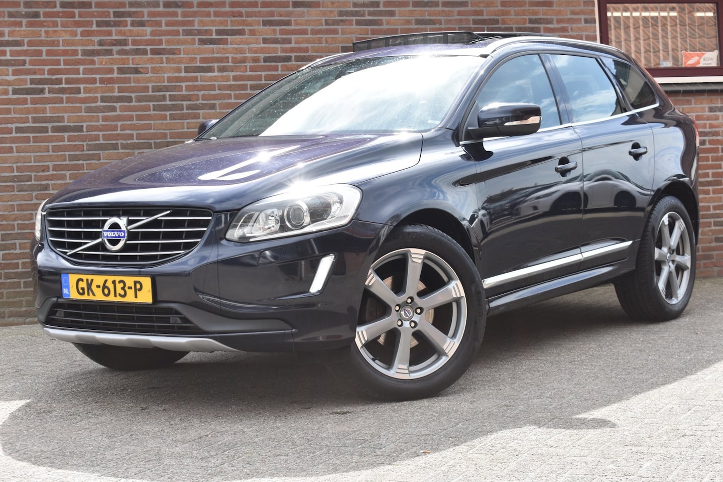 Volvo XC60 - 2.0 D4 FWD Ocean Race '15 Pano Xenon Clima Navi Cruise Inruil mogelijk - AutoWereld.nl