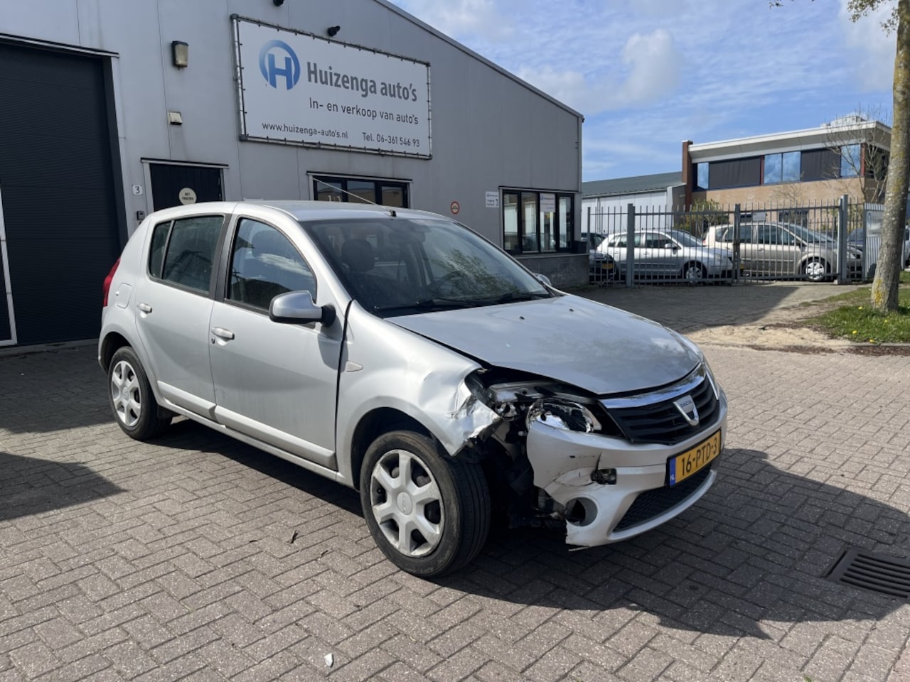 Dacia Sandero - 1.2 Lauréate| 5DRS| AIRCO| Schade! - AutoWereld.nl