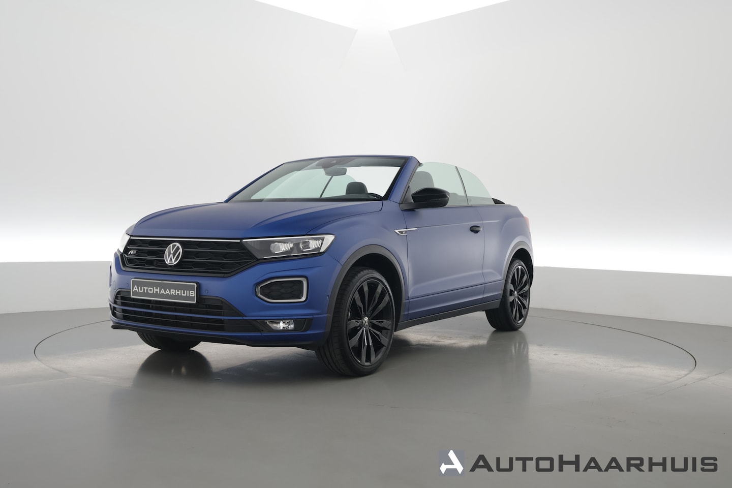 Volkswagen T-Roc Cabrio - 1.5 TSI R-Line Edition Blue "MAT Ravenna Blue" DSG | 794/800 | Leder | Digi. Cockpit | St - AutoWereld.nl