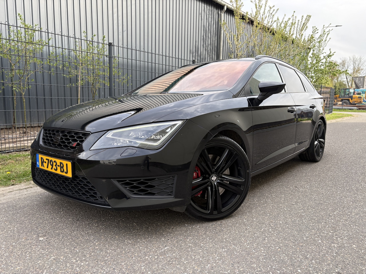 SEAT Leon ST - 2.0 TSI Cupra 290 Connect / AUTOMAAT / NAVI / CRUISE / STOELVERWARMING - AutoWereld.nl