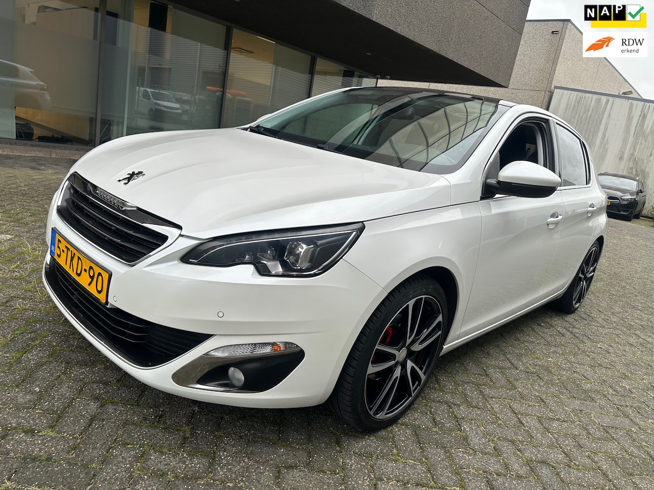 Peugeot 308 - 1.6 THP Première CLIMAT BJ 2-2014 APK 11-2026 - AutoWereld.nl