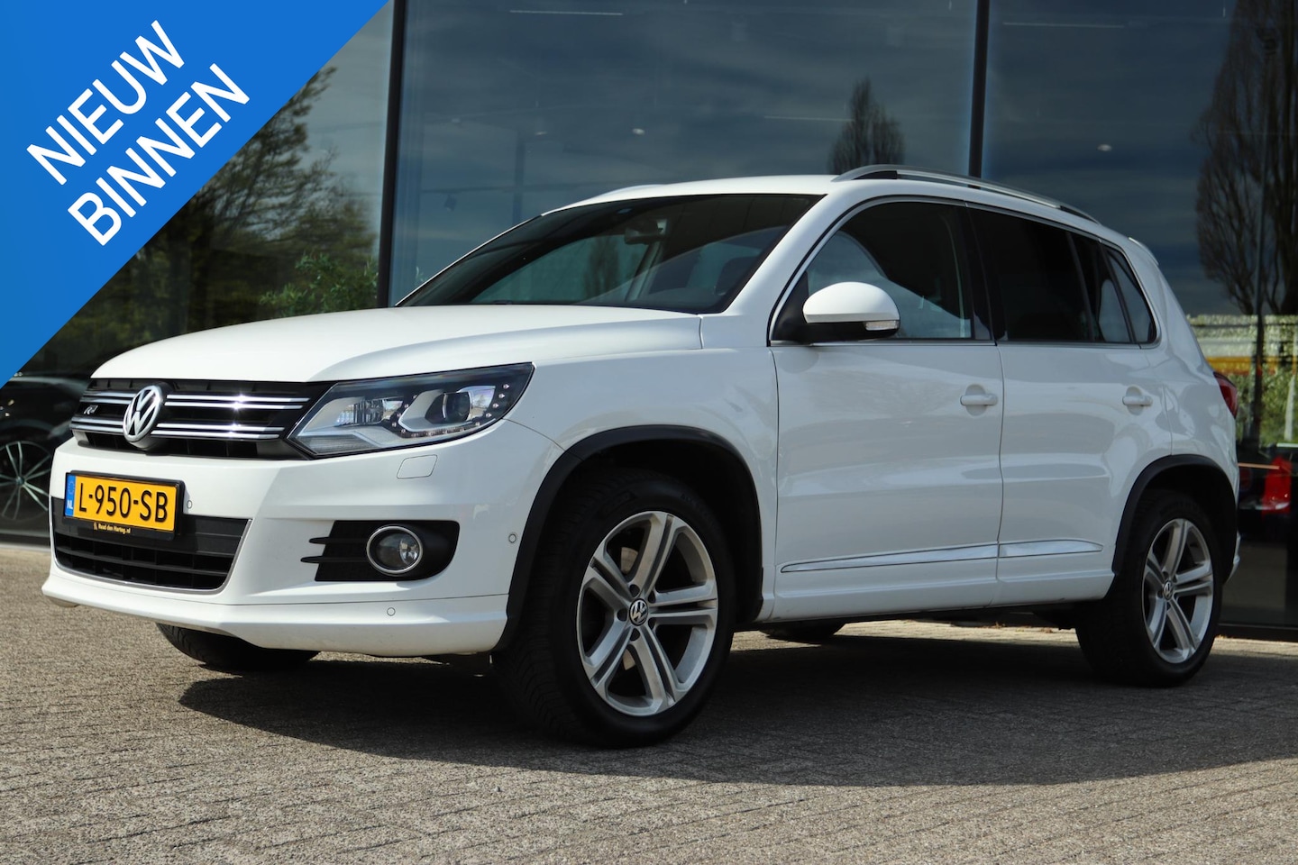 Volkswagen Tiguan - 2.0 TSI SPORT&STYLE 4MOTION R-LINE ED. AUT. | XENON | CRUISE | CLIMATE | PDC | LMV | - AutoWereld.nl