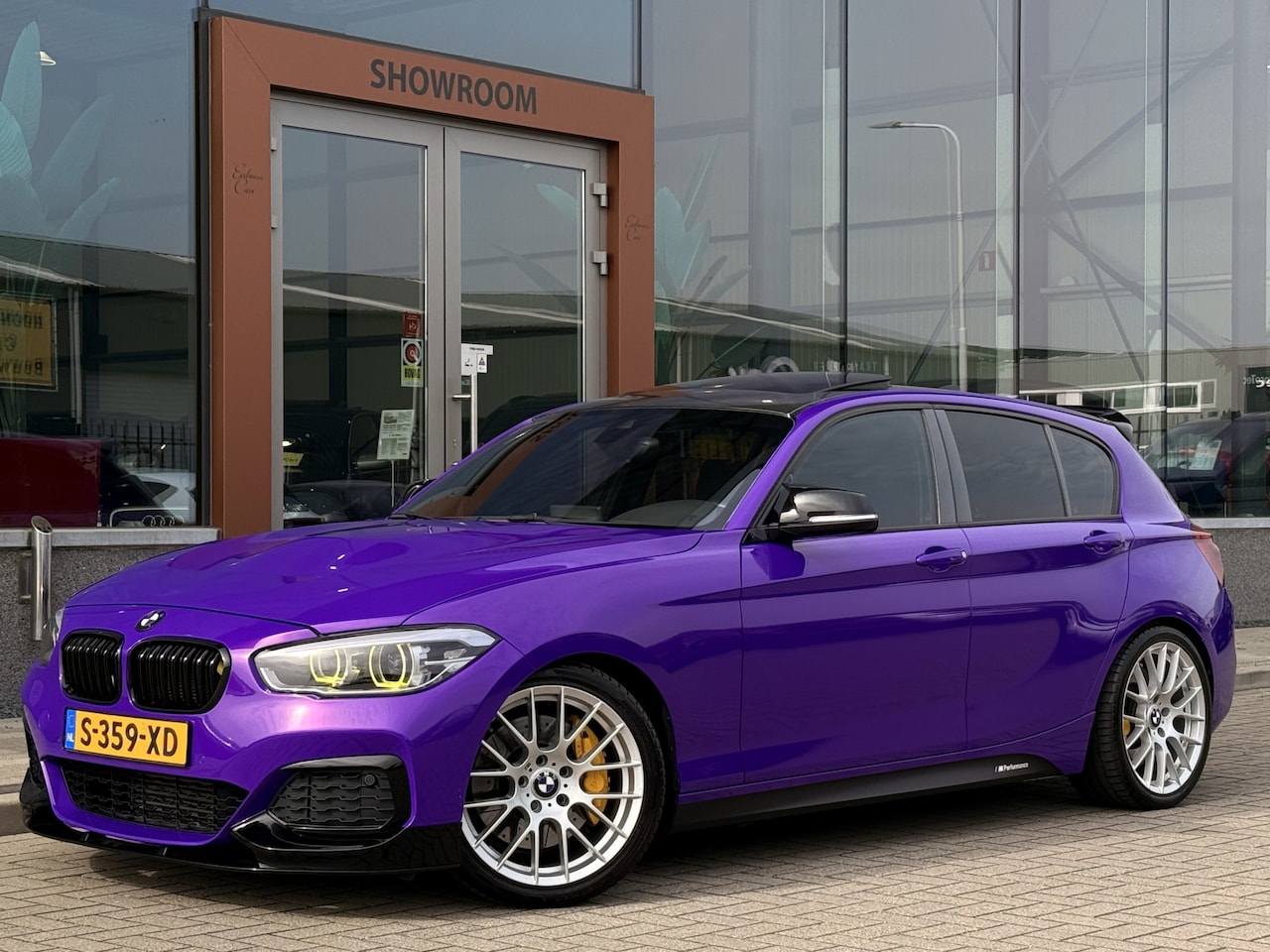 BMW 1-serie - M135i M-Performance | Schuifdak| Navi | Cruise | Performance Uitlaat - AutoWereld.nl