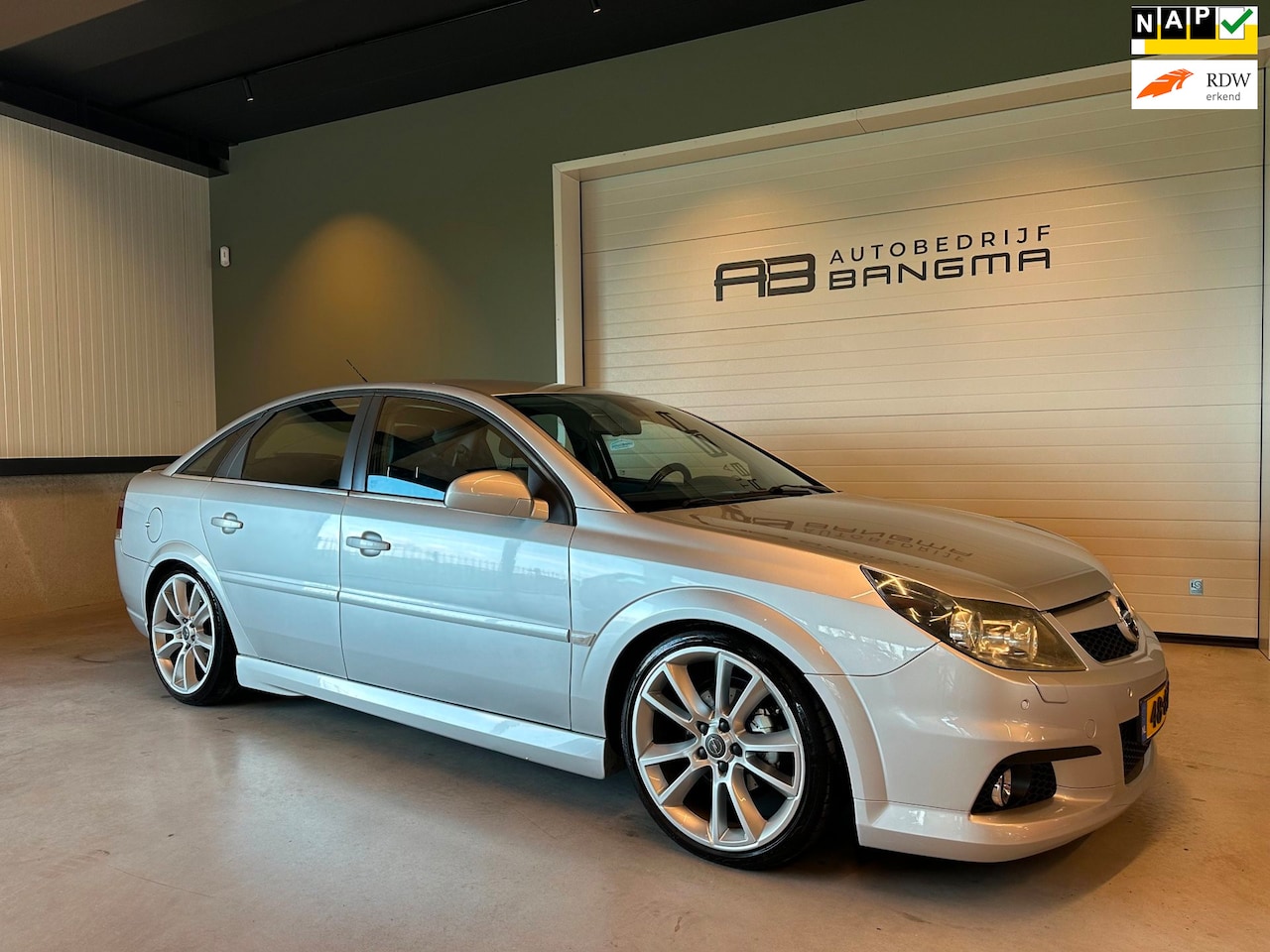 Opel Vectra GTS - 1.8-16V EXECUTIVE-uitv|NAVIGATIE|CLIMA AIRCO|CRUISECONTROL|TREKHAAK|LM-VELG|XENON|HALF LEE - AutoWereld.nl