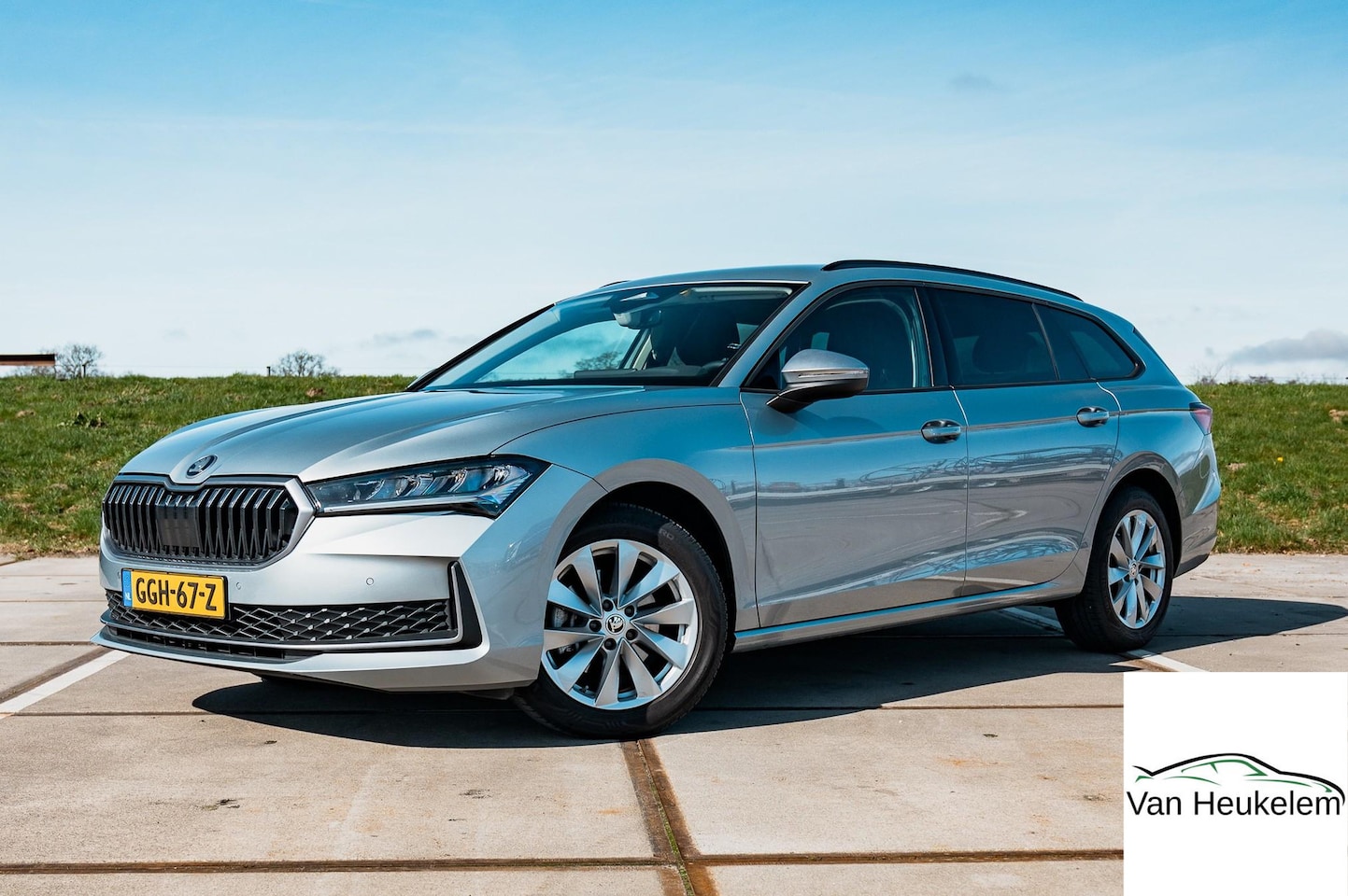 Skoda Superb Combi - 1.5 TSI MHEV First Edition | TREKHAAK | CAMERA | LED | ALL SEASON BANDEN - AutoWereld.nl