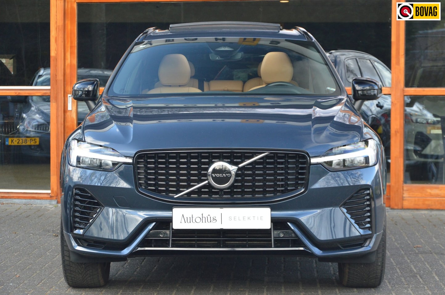 Volvo XC60 - T6 Hybride AWD Plus Dark | Geventileerde stoelen | Panoramadak | Trekhaak | Stoel + Stuur - AutoWereld.nl