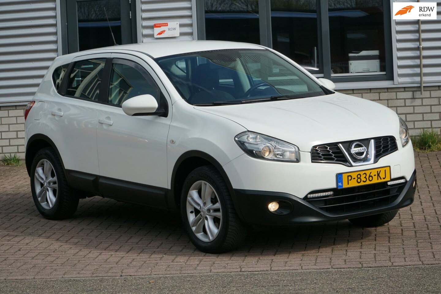 Nissan Qashqai - 2.0 Acenta AUTOMAAT TREKHAAK - AutoWereld.nl