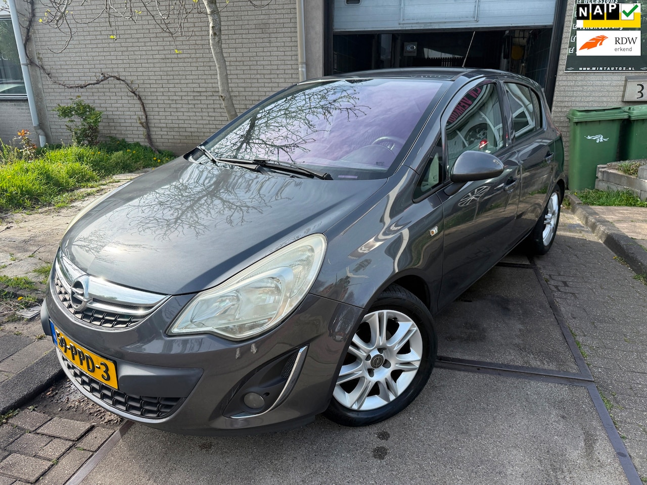 Opel Corsa - 1.4-16V Cosmo Apk/Airco/Pdc/Stoel/Stuurverwarming - AutoWereld.nl