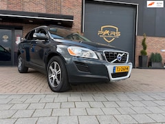 Volvo XC60 - 3.0 T6 AWD 4x4 305PK Momentum Automaat Panorama Dak Airco Navi Cruise Trekhaak