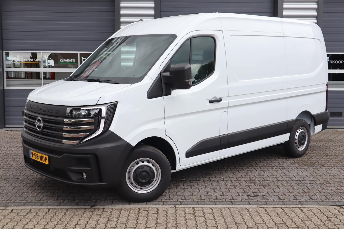Nissan Interstar - 3.5T 130PK N-Connecta L2H2 BPM VRIJ!! dealer garantie - AutoWereld.nl