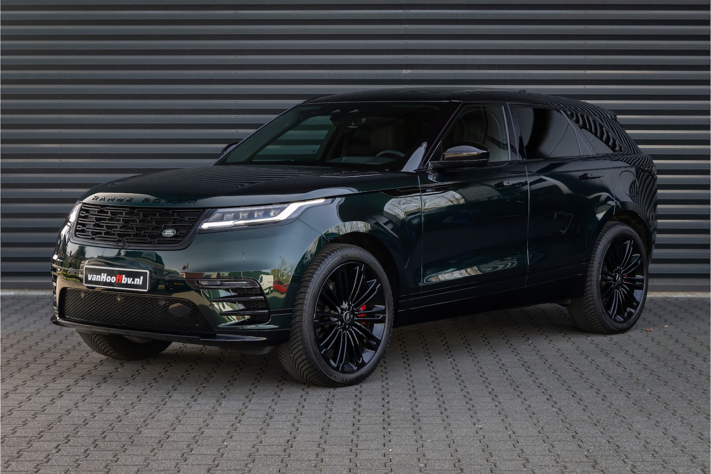 Land Rover Range Rover Velar - P400e AWD Dynamic HSE PHEV - British Racing Green- 22 inch - AutoWereld.nl