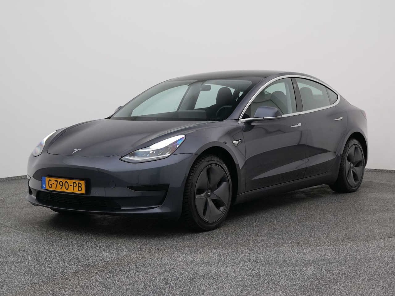 Tesla Model 3 - Standard RWD Plus 60 kWh | PANO | AUTOPILOT | STOELVERWARMING - AutoWereld.nl