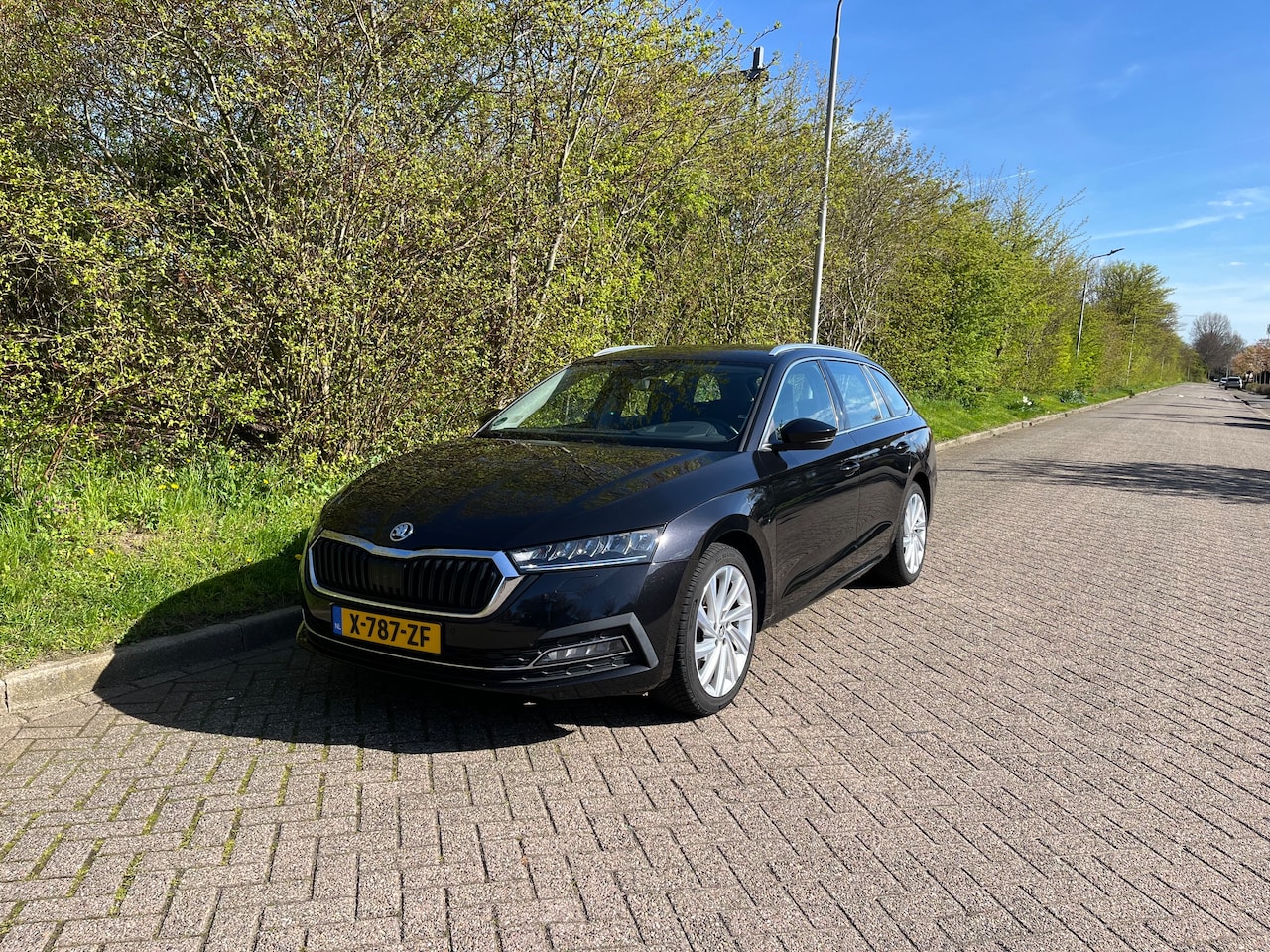 Skoda Octavia Combi - 1.4 TSI iV PHEV Business Edition Trekhaak | Stoelverwarming | CarPlay/Android Auto | Head-up display | Keyless Entry | 18" - AutoWereld.nl