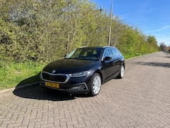Skoda Octavia Combi - 1.4 TSI iV PHEV Business Edition Trekhaak | Stoelverwarming | CarPlay/Android Auto | Head-up display | Keyless Entry | 18"