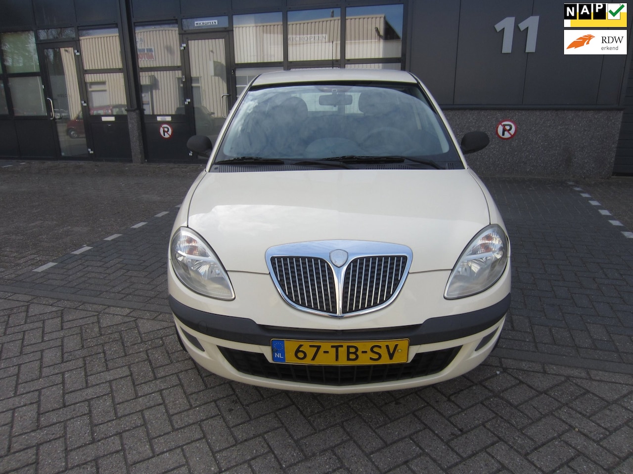 Lancia Y(psilon) - Ypsilon 1.2 2006 Airco NAP! APK! - AutoWereld.nl