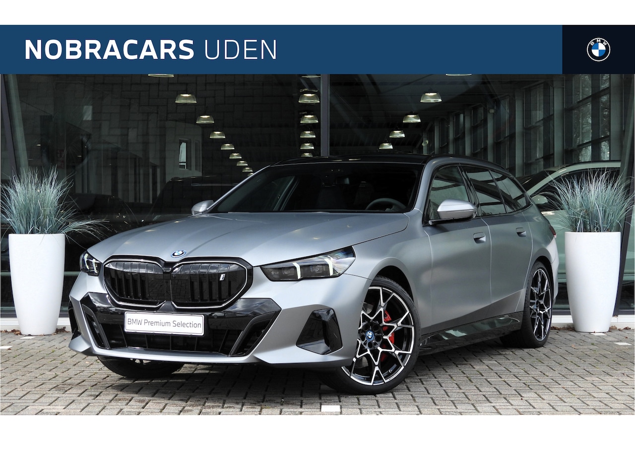 BMW i5 Touring - eDrive40 M Sport / Panoramadak / Trekhaak / Adaptief onderstel professional / Bowers & Wil - AutoWereld.nl
