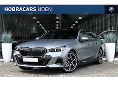 BMW i5 Touring - eDrive40 M Sport / Panoramadak / Trekhaak / Adaptief onderstel professional / Bowers & Wil