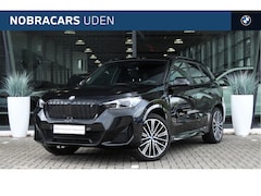 BMW iX1 - xDrive30 High Executive M Sport / Panoramadak / Trekhaak / Sportstoelen / Head-Up / Comfor