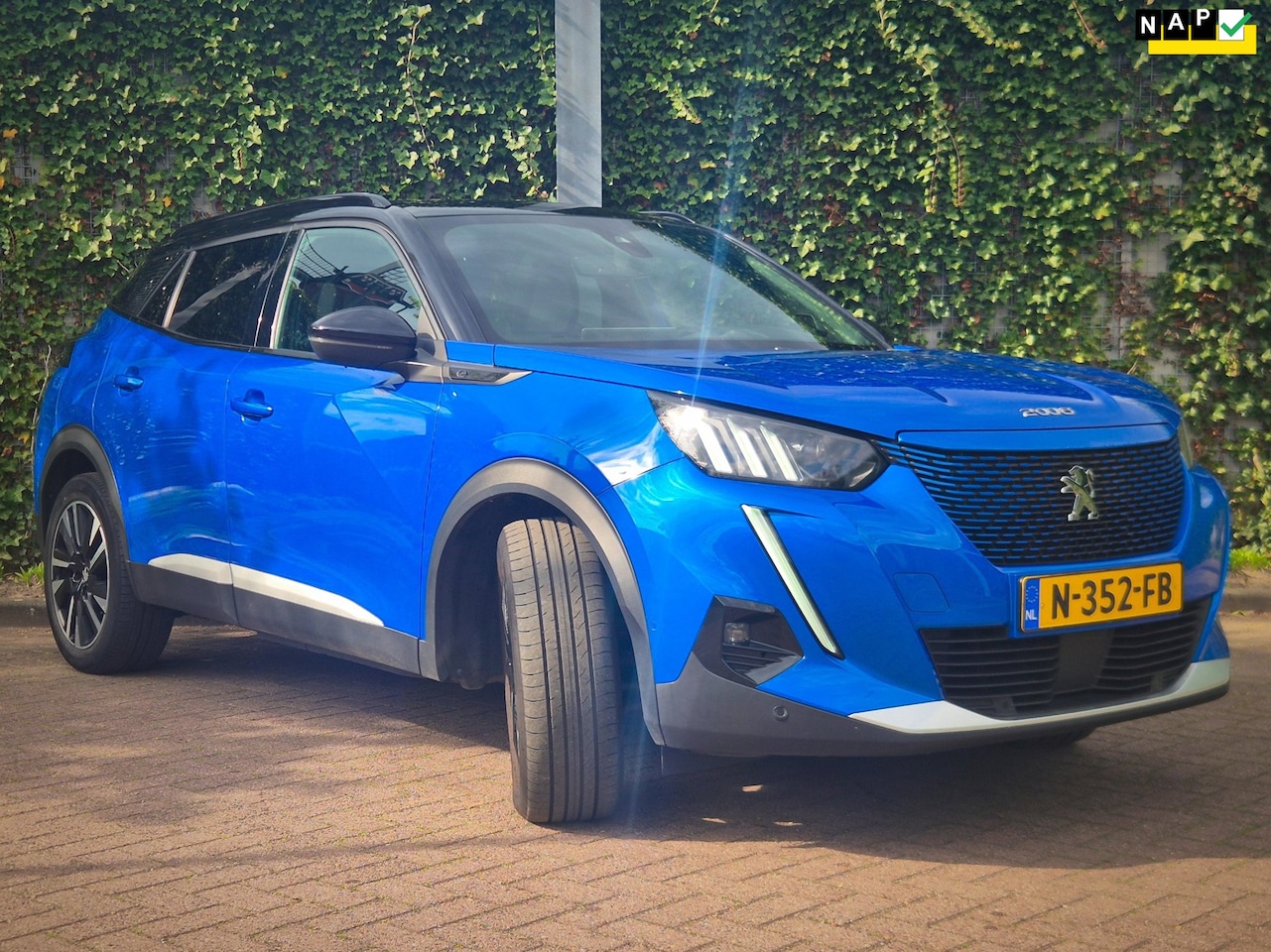 Peugeot e-2008 - EV GT Pack 50 kWh 3 Fase | Pano | Stoelverw | Camera - AutoWereld.nl