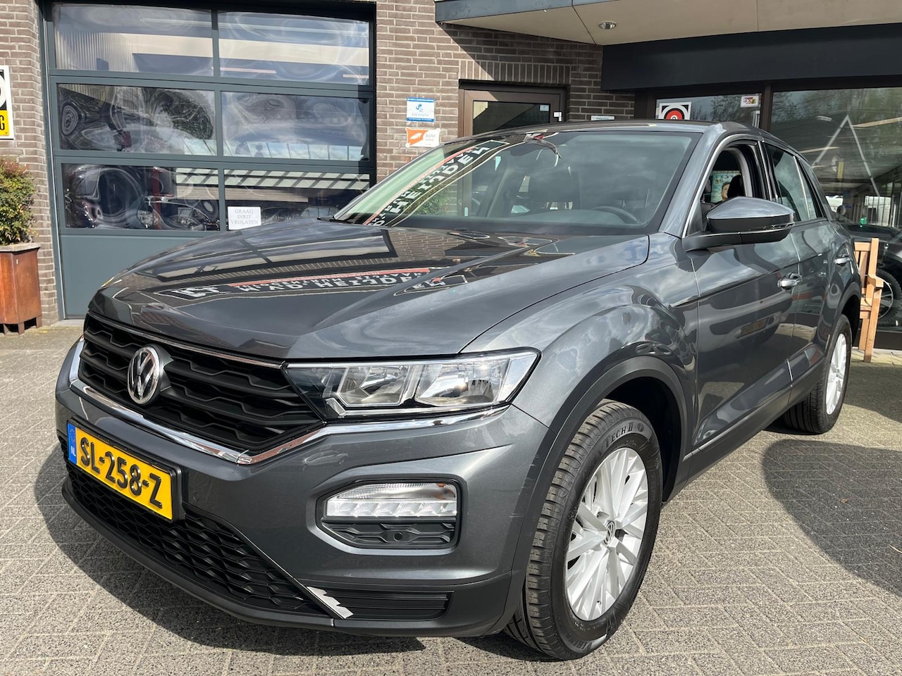 Volkswagen T-Roc - 1.0 TSI Style Trekhaak PDC - AutoWereld.nl
