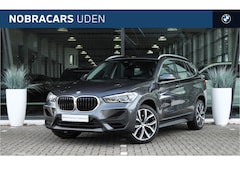 BMW X1 - sDrive20i Executive Automaat / Sportstoelen / Head-Up / Achteruitrijcamera / LED / Stoelve