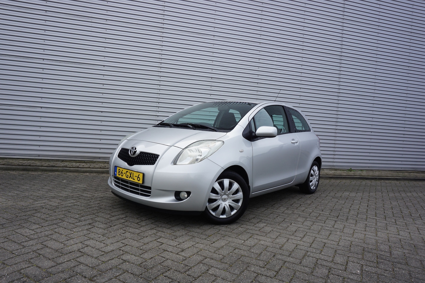 Toyota Yaris - 1.3 VVTi Sol Airco / Elektr. ramen / NAP - AutoWereld.nl