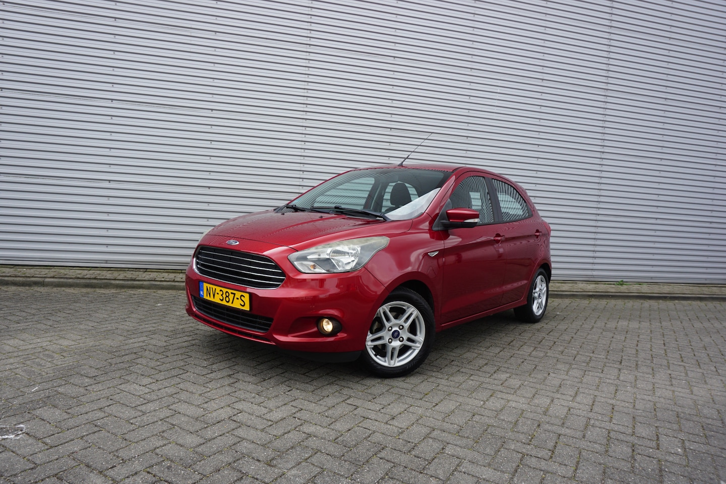 Ford Ka - 1.2 Trend Ultimate Airco / Cruise / Parkeers. / BT / Trekhaak / Lm velgen / NAP - AutoWereld.nl