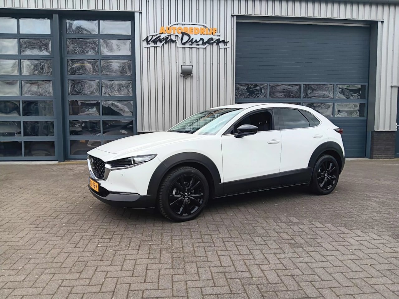 Mazda CX-30 - 2.0 e Skyactiv G  110kw  Homura met  Navi Cruise/Clima PDC v+a  18'  AUR-Camera Head Up - AutoWereld.nl