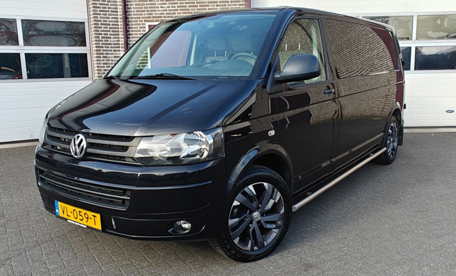 Volkswagen Transporter - 2.0 TDI - Airco - 6pers - Trekhaak - L2 - prijs is all in. - AutoWereld.nl