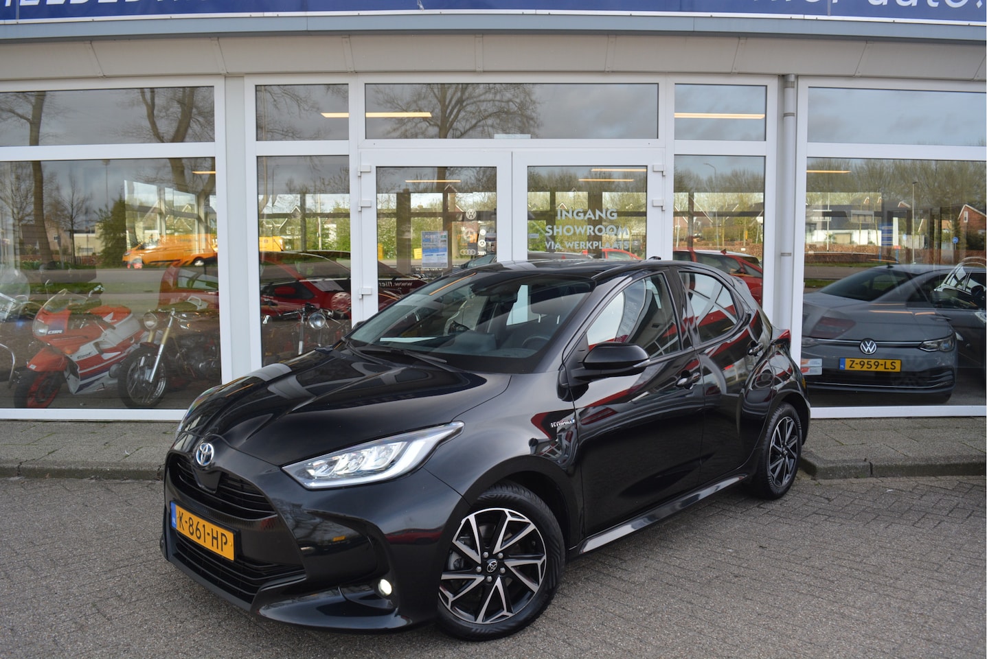 Toyota Yaris - 1.5 Hybrid First Edition Black ✅ Trekhaak ✅LED ✅ Orig. NL ✅ NAP ✅ - AutoWereld.nl