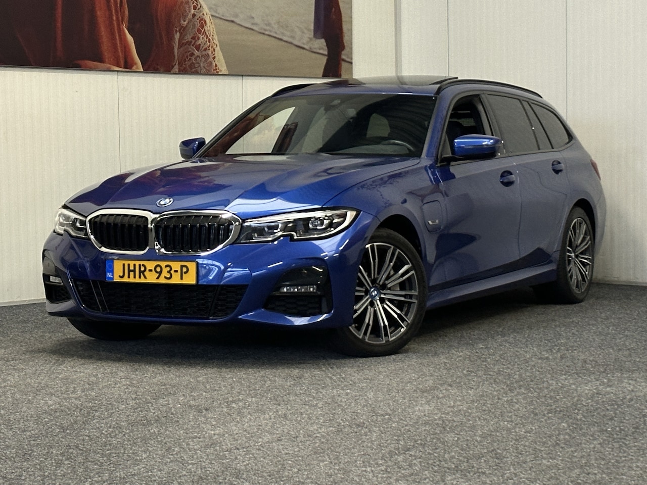 BMW 3-serie Touring - 330E XDRIVE 4X4 PHEV HIGH EXECUTIVE M PAKKET LEDER/ALCANTARA NAVIGATIE CRUISE CONTROL PANO - AutoWereld.nl