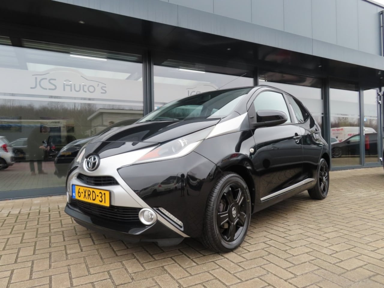 Toyota Aygo - 1.0 VVT-I X-Clusiv Ecc Cruise Camera Navi 2014 - AutoWereld.nl