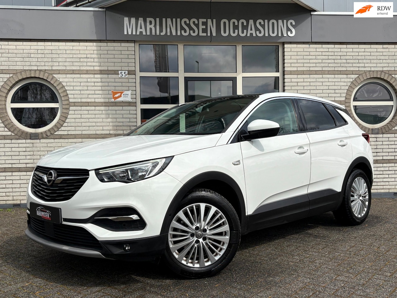 Opel Grandland X - 1.2 Turbo Innovation |Pano,Navi,PDC| - AutoWereld.nl
