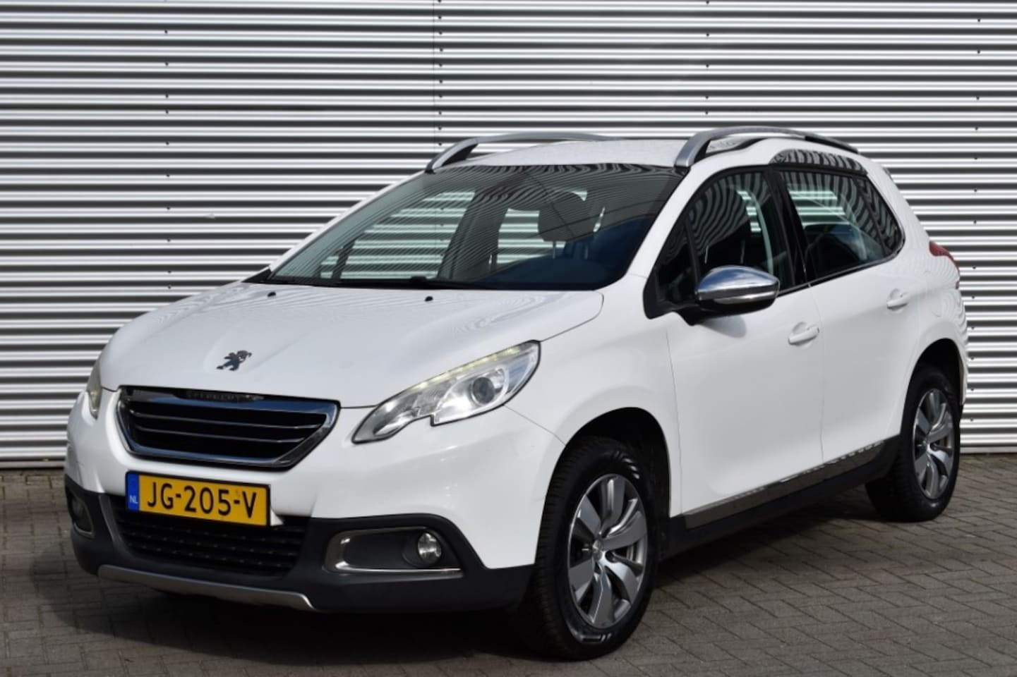 Peugeot 2008 - 1.6 BLUEHDI ALLURE / NAVI / PDC / ALL SEASON - AutoWereld.nl